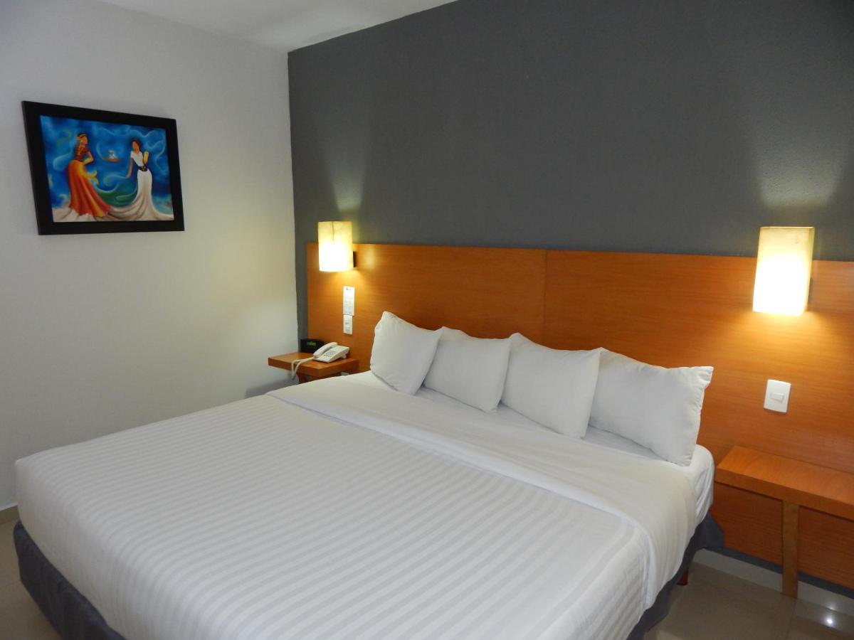 Hotel Gran Minatitlan Plaza Bagian luar foto