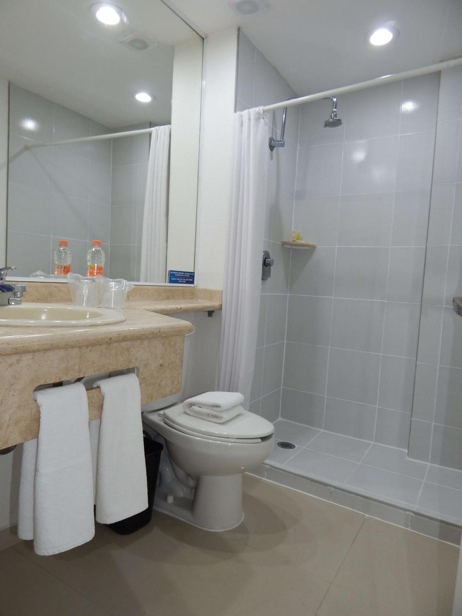 Hotel Gran Minatitlan Plaza Bagian luar foto